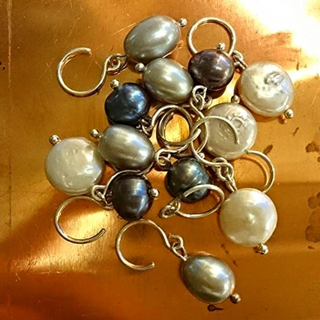 Örringar, silver ochsötvattenspärlor, 2009
