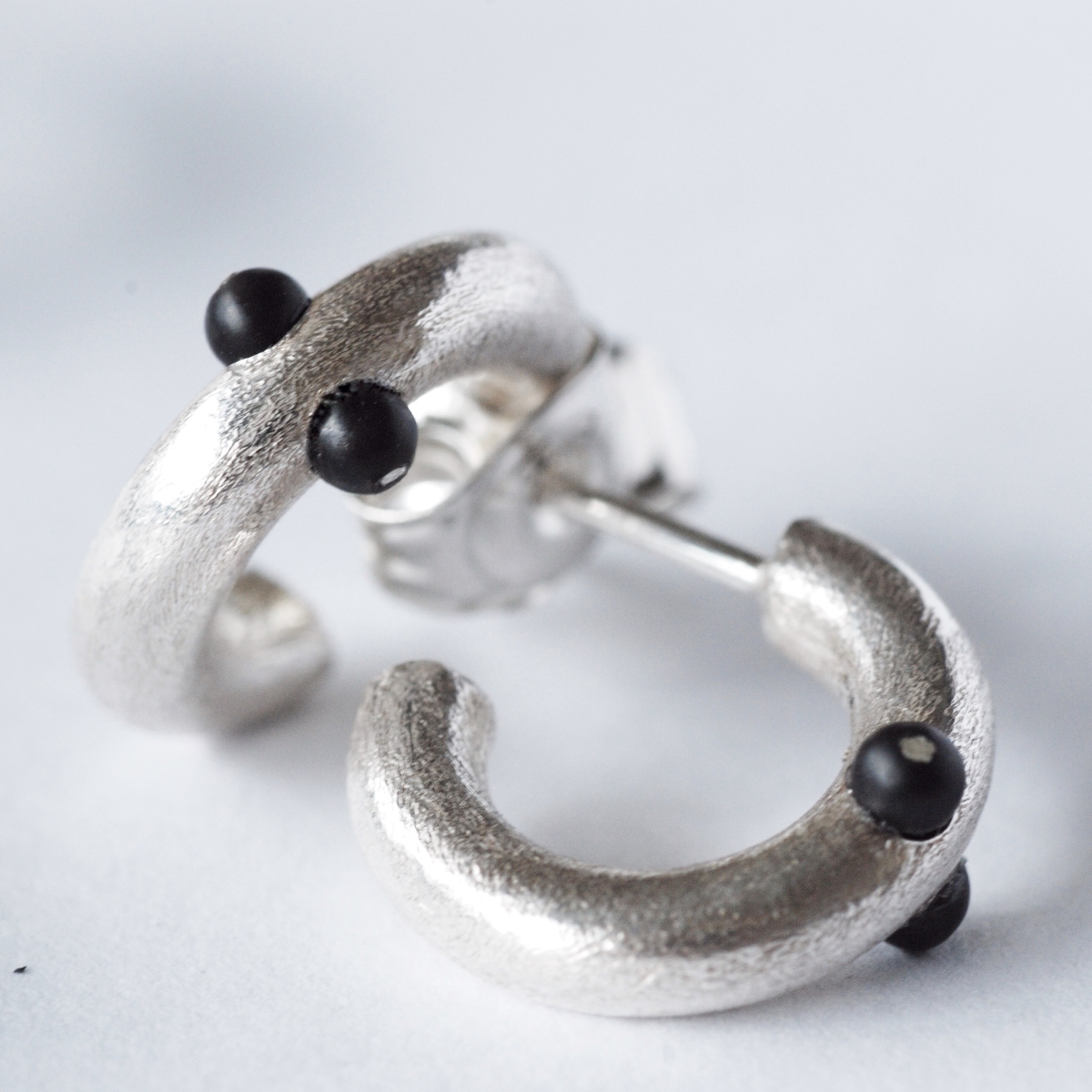 Örhängen, Elefant, silver och ädelstenar, 2004